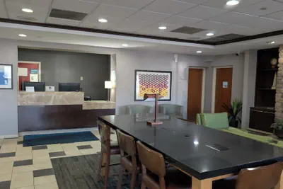 Photo 2 - Harbor Pointe Inn PHL Airport