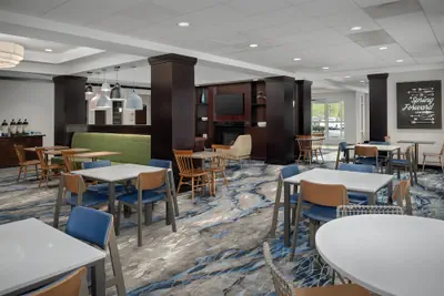 Photo 4 - Fairfield by Marriott Inn & Suites Tacoma Puyallup