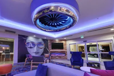Photo 3 - La Quinta Inn & Suites by Wyndham Dallas Love Field