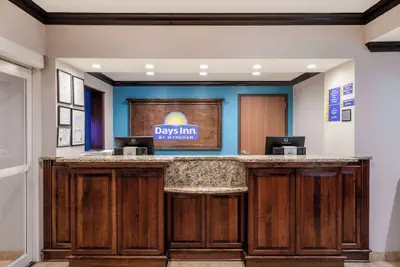 Photo 4 - Days Inn by Wyndham Baton Rouge/I-10