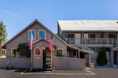 Photo 2 - Econo Lodge Inn & Suites Heavenly Village Area