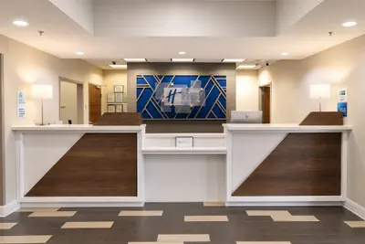 Photo 4 - Holiday Inn Express & Suites Huntsville Airport by IHG