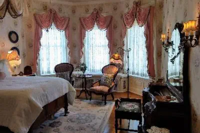 Photo 5 - Alexander Mansion Bed and Breakfast
