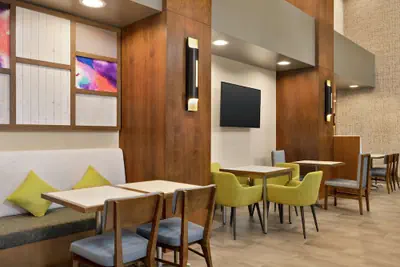 Photo 4 - Hampton Inn & Suites Tacoma/Puyallup