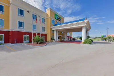Photo 2 - Holiday Inn Express & Suites Alpine Southeast by IHG