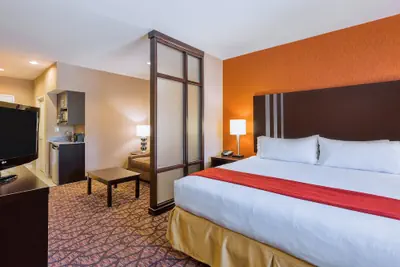 Photo 5 - Holiday Inn Express & Suites Alpine Southeast by IHG