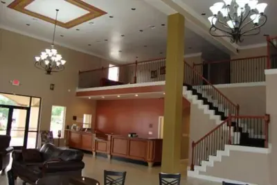Photo 4 - Montigo Inn
