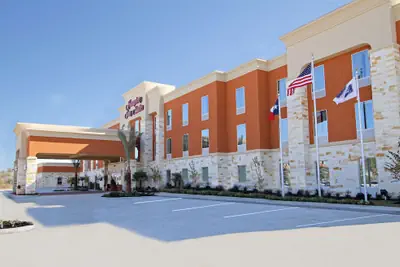 Photo 2 - Hampton Inn & Suites Winnie