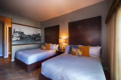 Photo 4 - The Tavern Hotel