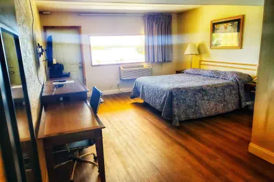 Photo 4 - The Port Hotel & Marina