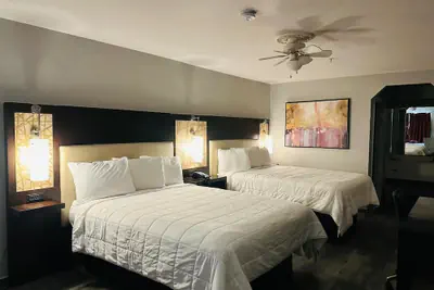 Photo 4 - The Executive Inn & Suites