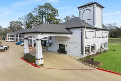 Photo 2 - Super 8 by Wyndham Mansfield LA