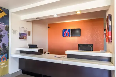 Photo 3 - Motel 6 Uvalde, TX