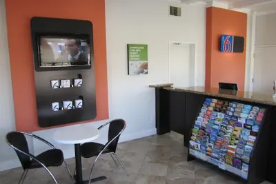 Photo 3 - Motel 6 Anaheim, CA