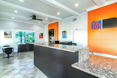 Photo 5 - Motel 6 Anaheim, CA
