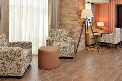 Photo 4 - Hampton Inn Ottumwa