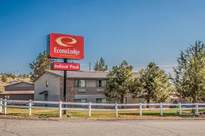 Photo 2 - Econo Lodge Inn & Suites Madras