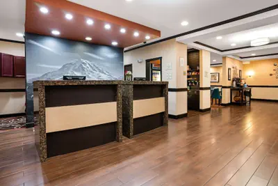 Photo 3 - La Quinta Inn & Suites by Wyndham Auburn