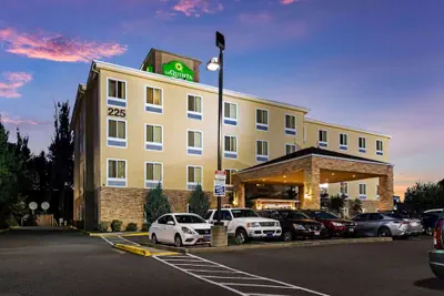 Photo 2 - La Quinta Inn & Suites by Wyndham Auburn