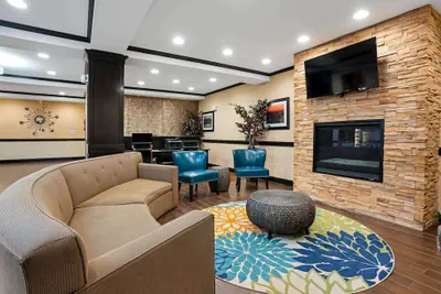 Photo 4 - La Quinta Inn & Suites by Wyndham Auburn