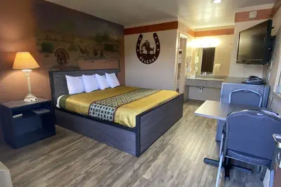 Photo 5 - Americas Best Value Inn The Legends Inn
