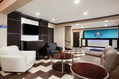 Photo 3 - Days Inn & Suites by Wyndham Conroe North