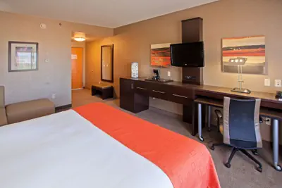 Photo 3 - Holiday Inn Express and Suites Columbus Edinburgh by IHG