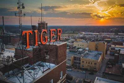 Photo 2 - voco The Tiger Hotel Columbia, MO by IHG