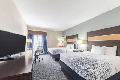 Photo 3 - La Quinta Inn & Suites by Wyndham Tulsa - Catoosa Route 66