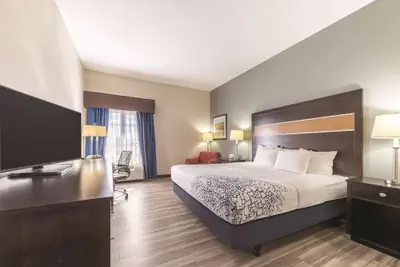 Photo 4 - La Quinta Inn & Suites by Wyndham Tulsa - Catoosa Route 66