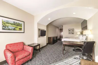 Photo 2 - La Quinta Inn & Suites by Wyndham Tulsa - Catoosa Route 66