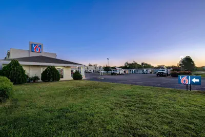 Photo 2 - Motel 6 Sulphur Springs, TX