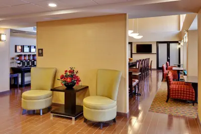 Photo 4 - Hampton Inn & Suites Fresno-Northwest