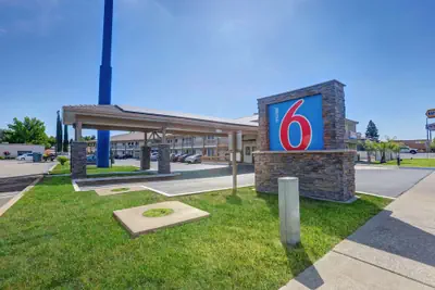 Photo 2 - Motel 6 Anderson, CA - Redding Airport
