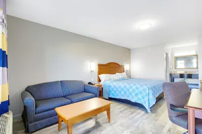Photo 4 - Adams Inn