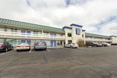 Photo 2 - Motel 6 Troy, OH