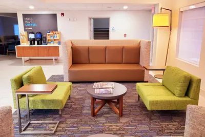 Photo 3 - Holiday Inn Express & Suites Lincoln City by IHG