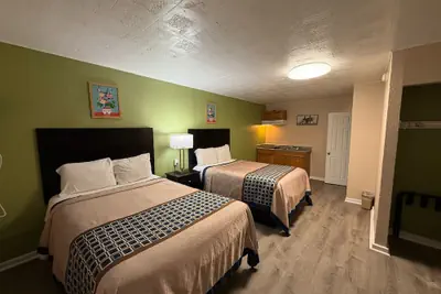 Photo 5 - Executive Inn and Kitchenette Suites