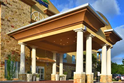 Photo 2 - Holiday Inn Express & Suites Fredericksburg by IHG