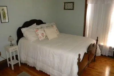 Photo 3 - The Decker House Bed & Breakfast