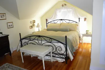 Photo 2 - The Decker House Bed & Breakfast
