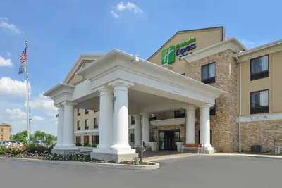 Photo 2 - Holiday Inn Express & Suites Greenfield by IHG