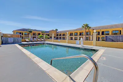 Photo 2 - Weslaco Inn Weslaco/Mercedes