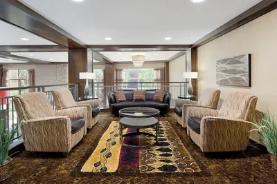 Photo 4 - Clubhouse Hotel & Suites Pierre