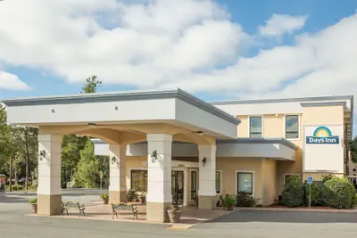 Photo 2 - Days Inn by Wyndham Valdosta/Near Valdosta Mall