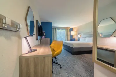 Photo 5 - Holiday Inn Express and Suites Kansas City Airport by IHG