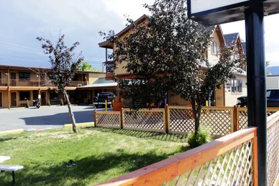 Photo 2 - Country Motor Inn