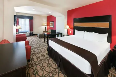 Photo 5 - La Quinta Inn & Suites by Wyndham Pearsall
