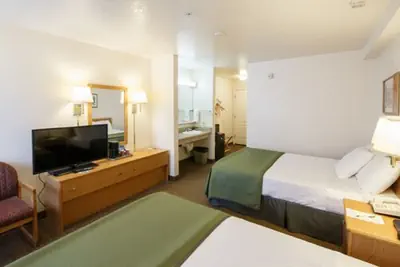 Photo 4 - Murphys Inn Motel