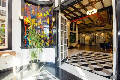 Photo 2 - The Box House Hotel